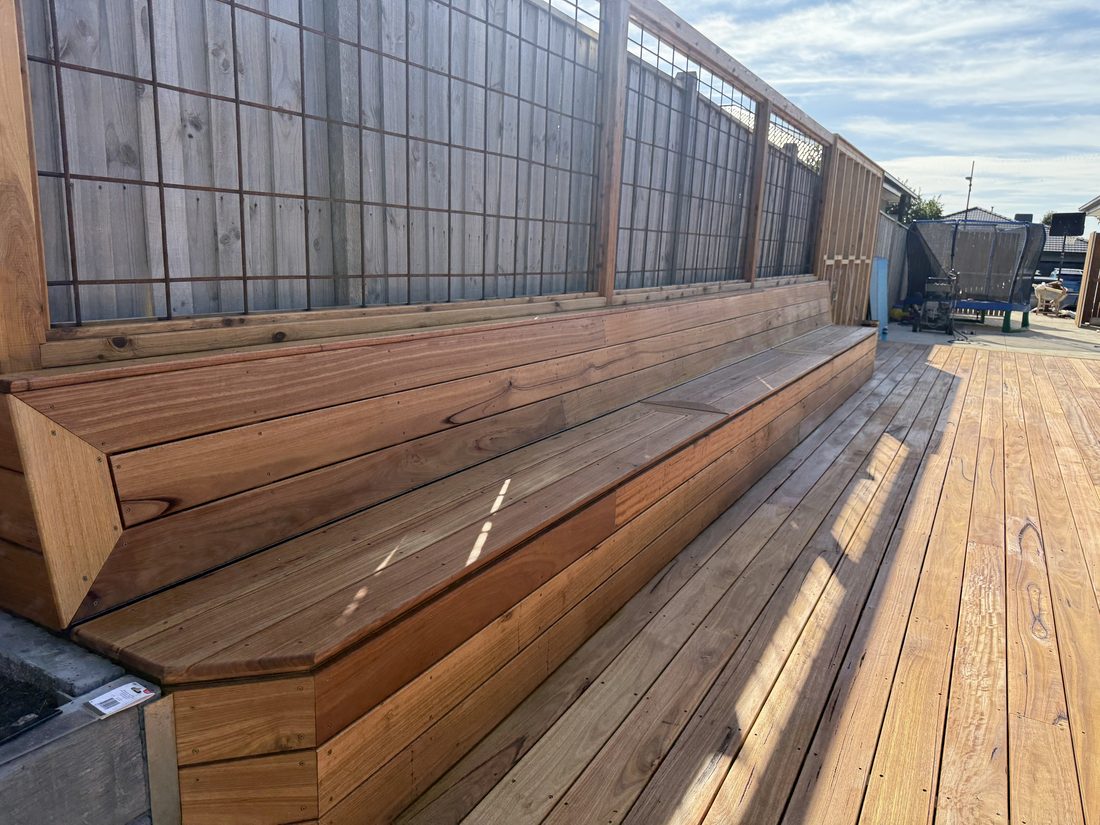 Torquay hardwood deck with built-in bench seat